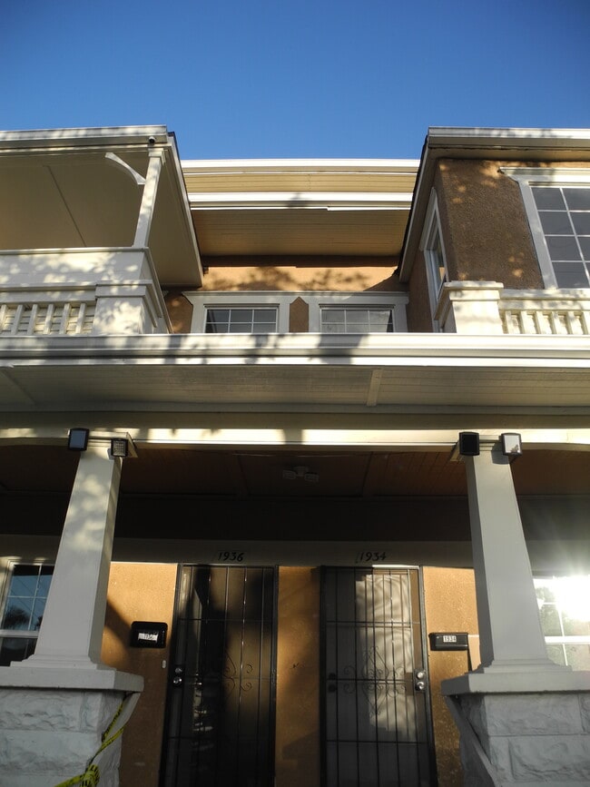 Main entrance - 1934 Henderson Ave Unit 1932 Henderson Ave