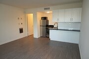 Kitchen - Beverly Almont Apartments