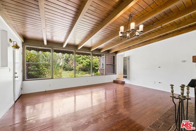 Photo - 1377 Appleton Way