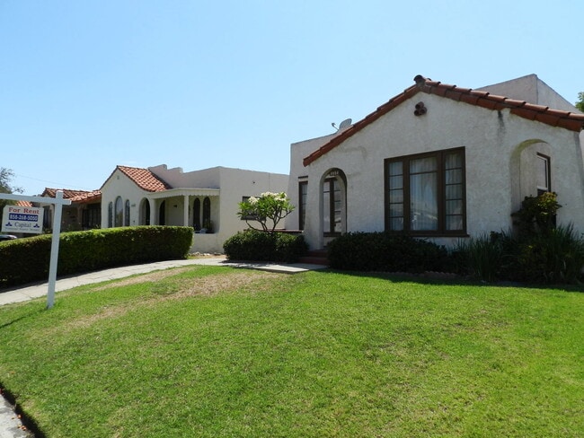 Building Photo - Great 3 Bedroom Home Located in Normal Hei...