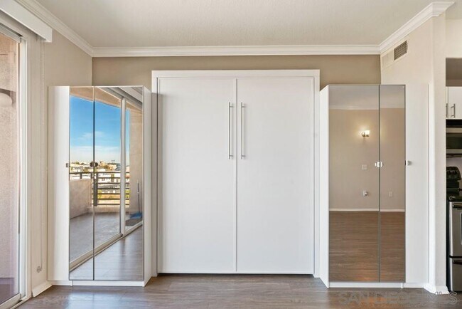Murphy bed folded - 1643 6th Ave Unit 518