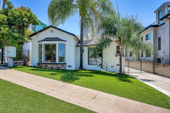 Building Photo - Stunning remodeled home in Silverlake!! Unit 2828