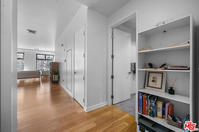 Photo - 801 S Grand Ave Unit 1604