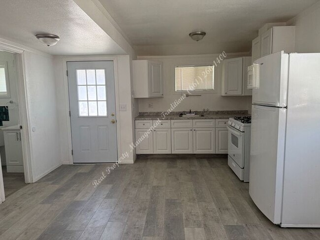 Photo - *** Please call us @ 661-266-1400 for info...