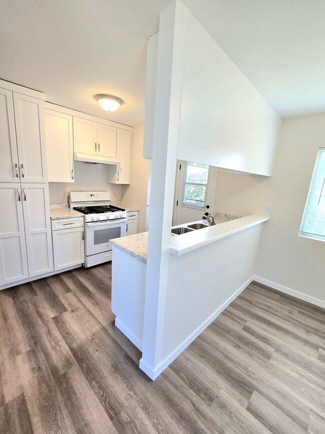 Photo - 2974 Sherwin Ave