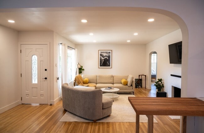 Photo - 3 Bedrooms + 2 Bathrooms | Midtown Ventura | Furnished or Unfurnished