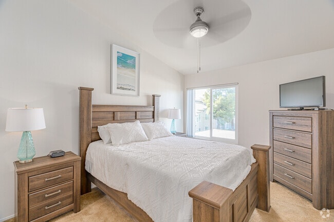 2BR, 2BA - 884SF - Canyon Club Apartments