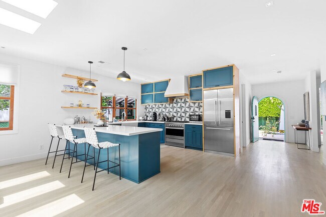 Photo - 455 N Crescent Heights Blvd