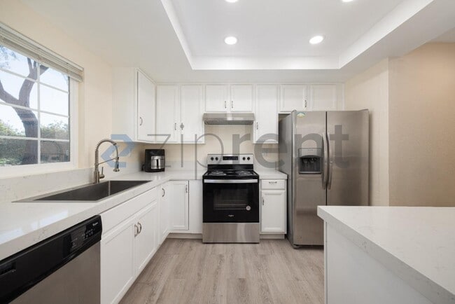 Photo - 2404 Manzana Way