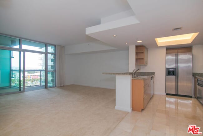 Building Photo - 13700 Marina Pointe Dr Unit 1027