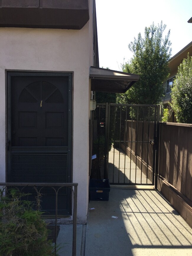 Photo - 1118 9th St Unit 2