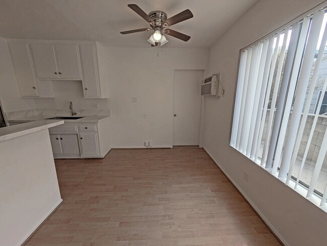 Photo - 3365 Keystone Av Unit 1