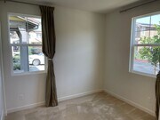 Photo - Large 5 Bed / 3 Bath Standalone unit in Lo... House