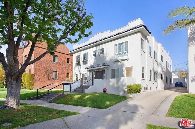 Building Photo - 1012 S Orange Dr Rental