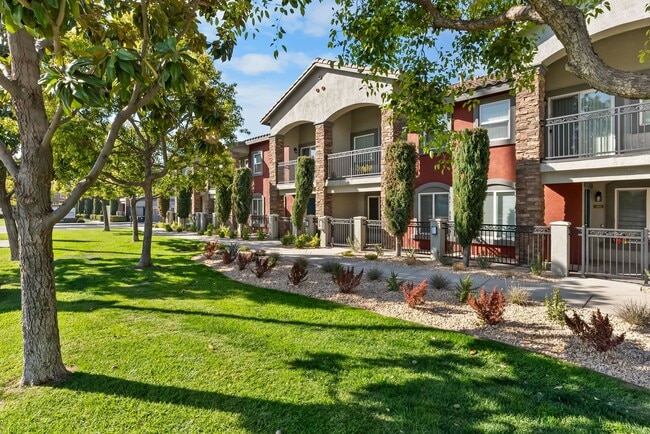 Corona Pointe Townhomes - Corona Pointe Townhomes