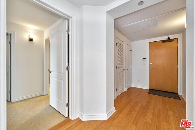 Photo - 2230 S Bentley Ave Unit 303