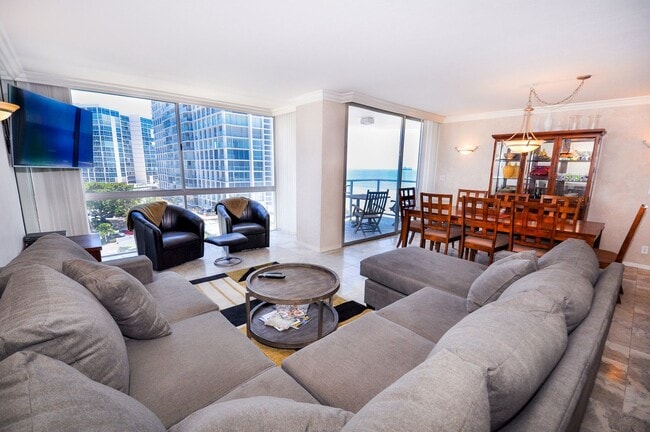 Building Photo - 1730 Avenida Del Mundo Unit Vacation Rental