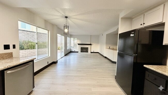 Photo - 120 Sandpoint Ln
