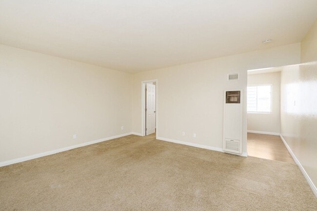 Building Photo - Pacific Beach 2 Bedroom Only a Few Blocks From The Water Unit 1124