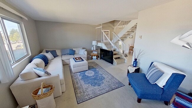 Building Photo - Wonderful 3 Bed, 1.5 Bath Upgraded Condo with Lots of Amenities