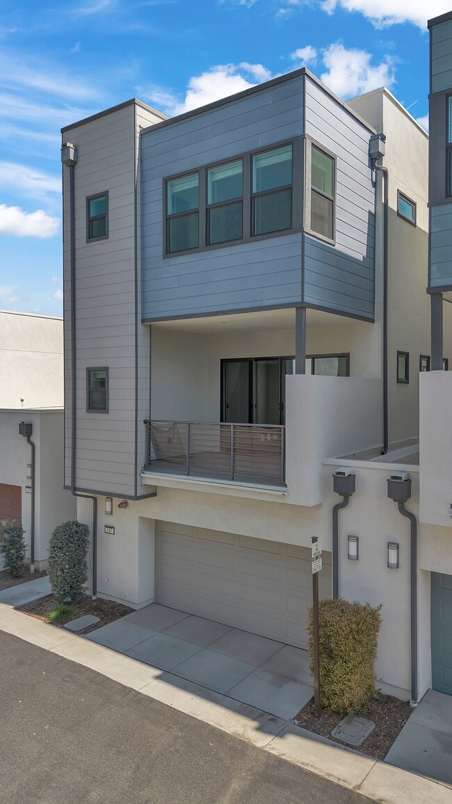 Building Photo - 347 Novel Rental