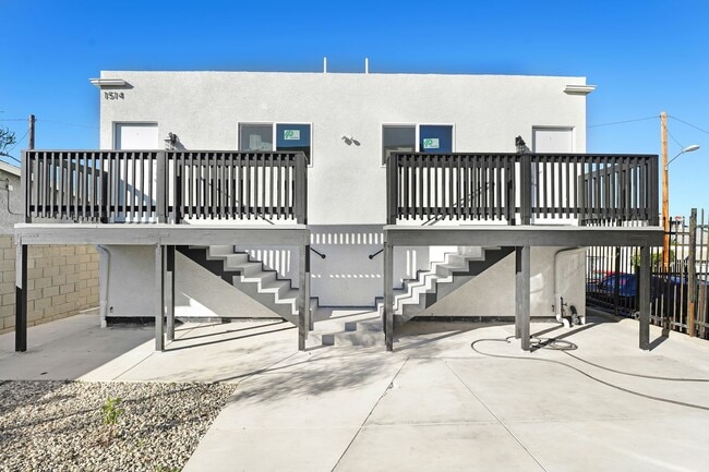 Building Photo - Newly renovated 1 bedroom / 1 bath apartment available now! Unit 1514 1/2