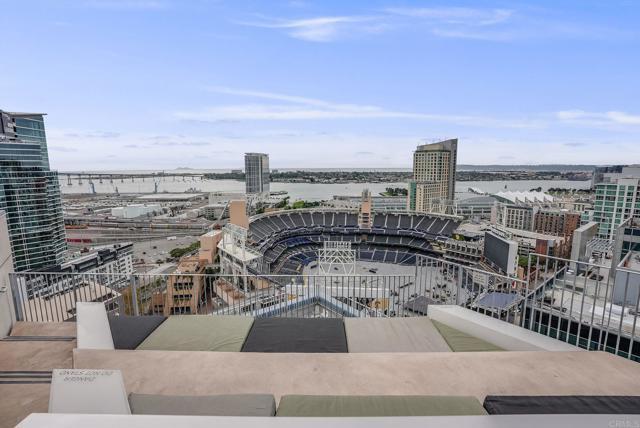 Building Photo - 321 Tenth Ave Unit 1303