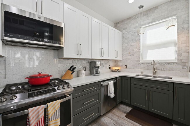 Photo - Furnished 2 bedroom Unit 5