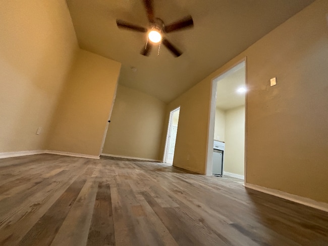 Photo - 1129 E 103rd St