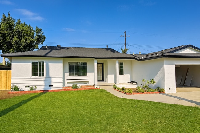 Building Photo - 13311 Lucille St Rental