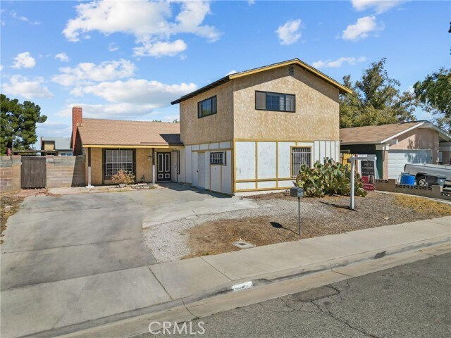 Photo - 663 Eston Pl