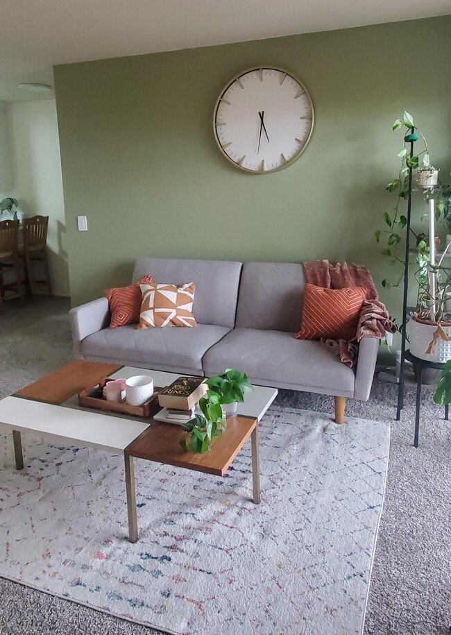 living room - 3955 Faircross Plz Unit 67