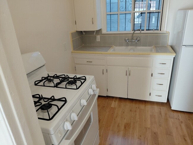 Building Photo - 626 Rose Ave