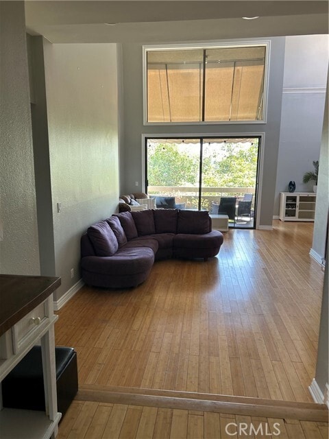 Building Photo - 5330 Yarmouth Ave Unit 314 Rental