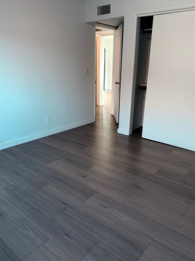 Photo - 14141 Erwin St