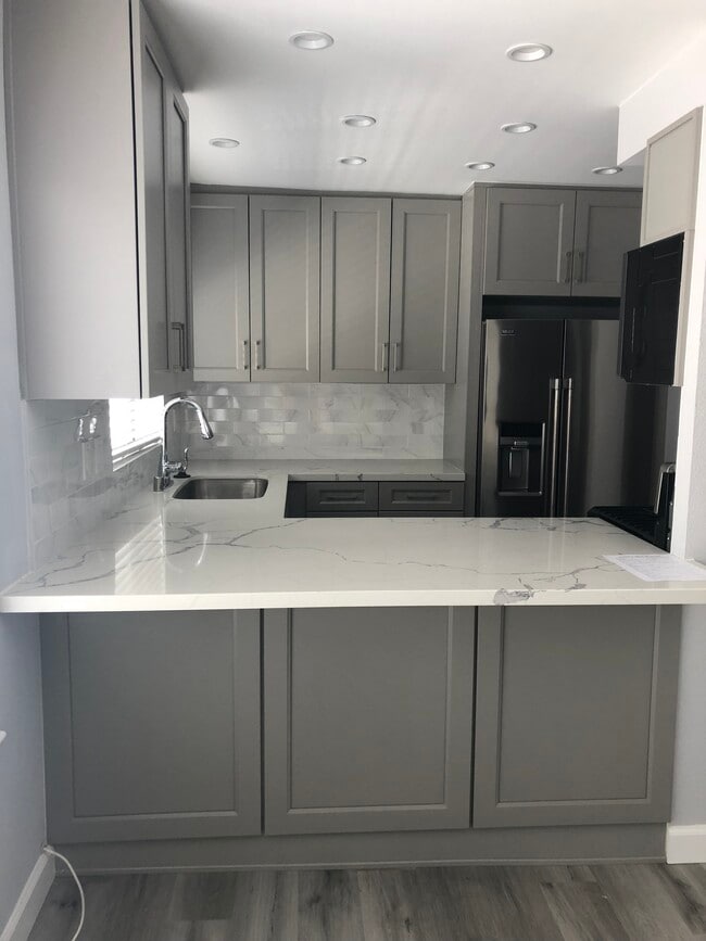 Photo - 10926 Bluffside Dr Unit 1