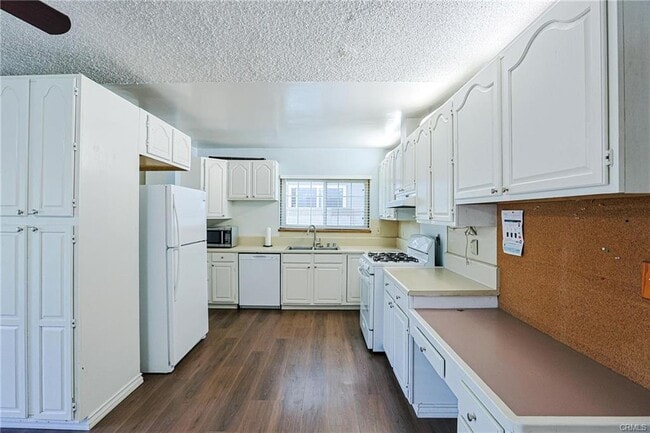 Photo - 695 N Milford Rd