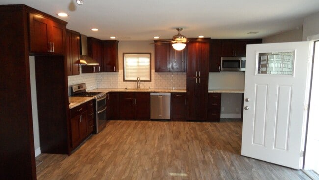 Photo - 300 1/2-204 1/2 E Mills Dr