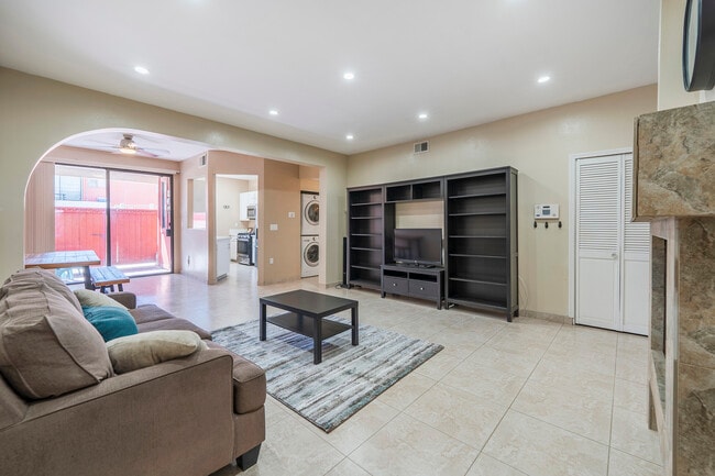 Photo - 7211 Cozycroft Ave