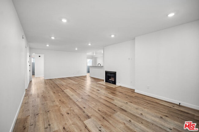 Photo - 1650 S Bentley Ave Unit 302