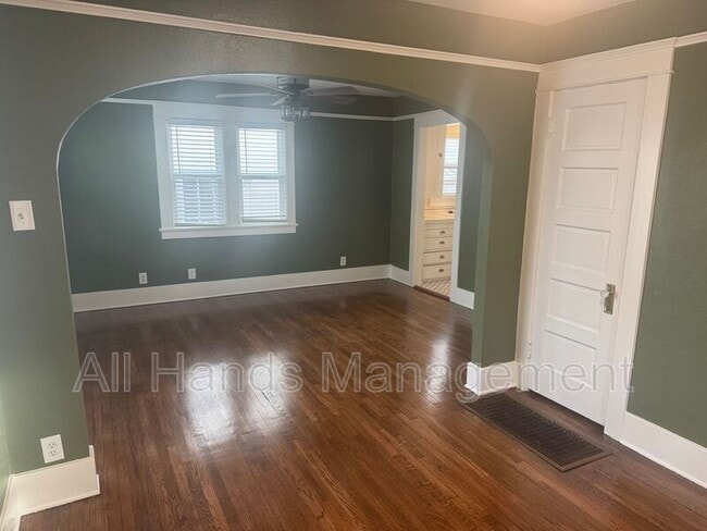 Photo - 4116 E 5th St