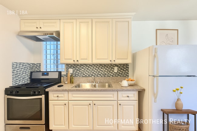 Photo - 5419 Harold Way Unit 9