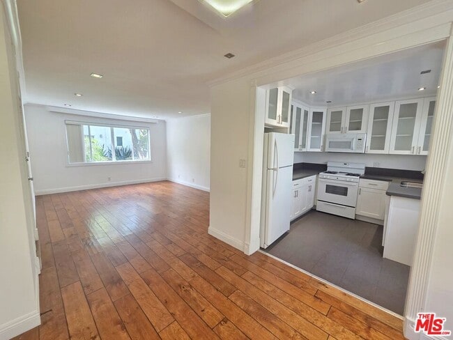 Photo - 142 San Vicente Blvd Unit B