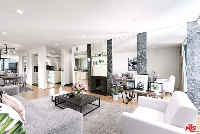 Building Photo - 906 N Doheny Dr Unit 322