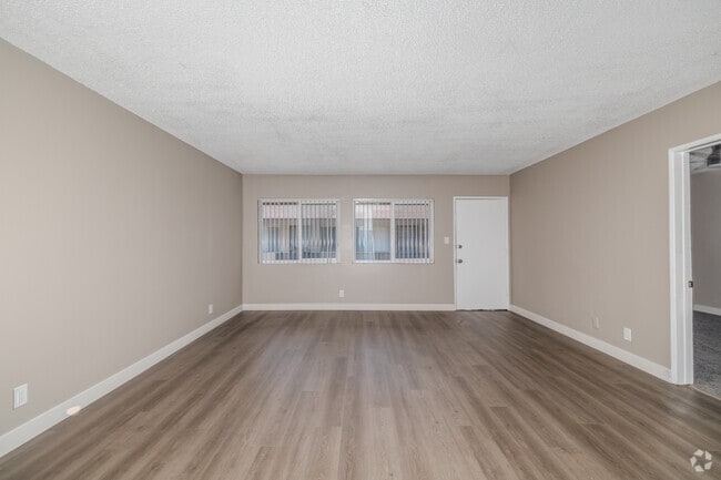 2BR, 1BA - 850SF - Living Room - 745-747 Venice Way