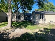 Large shaded enclosed backyard - 5457 Beck Ave House