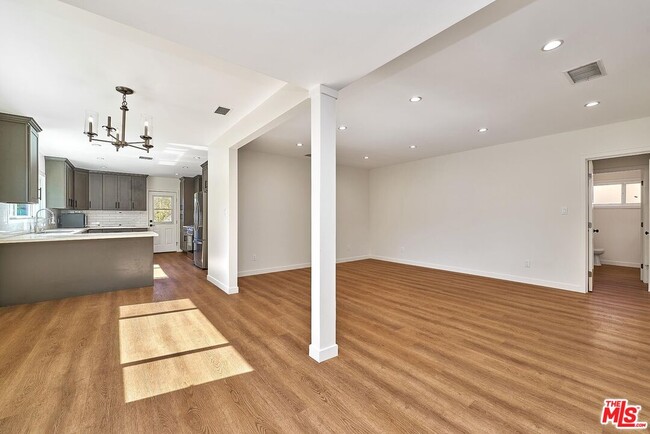 Building Photo - 6443 Columbus Ave