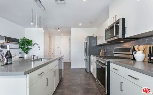 Building Photo - 4140 Glencoe Ave Unit 408 Rental