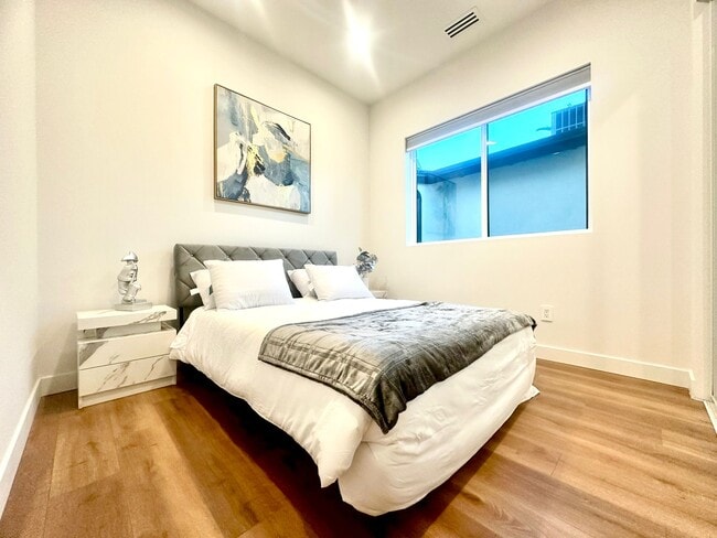 Photo - 22951 Valerio St