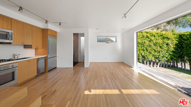 Building Photo - 705 Sunset Ave Unit Front Rental